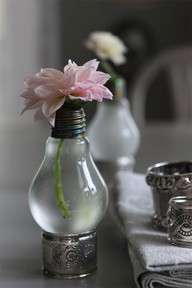 Villanykörte váza